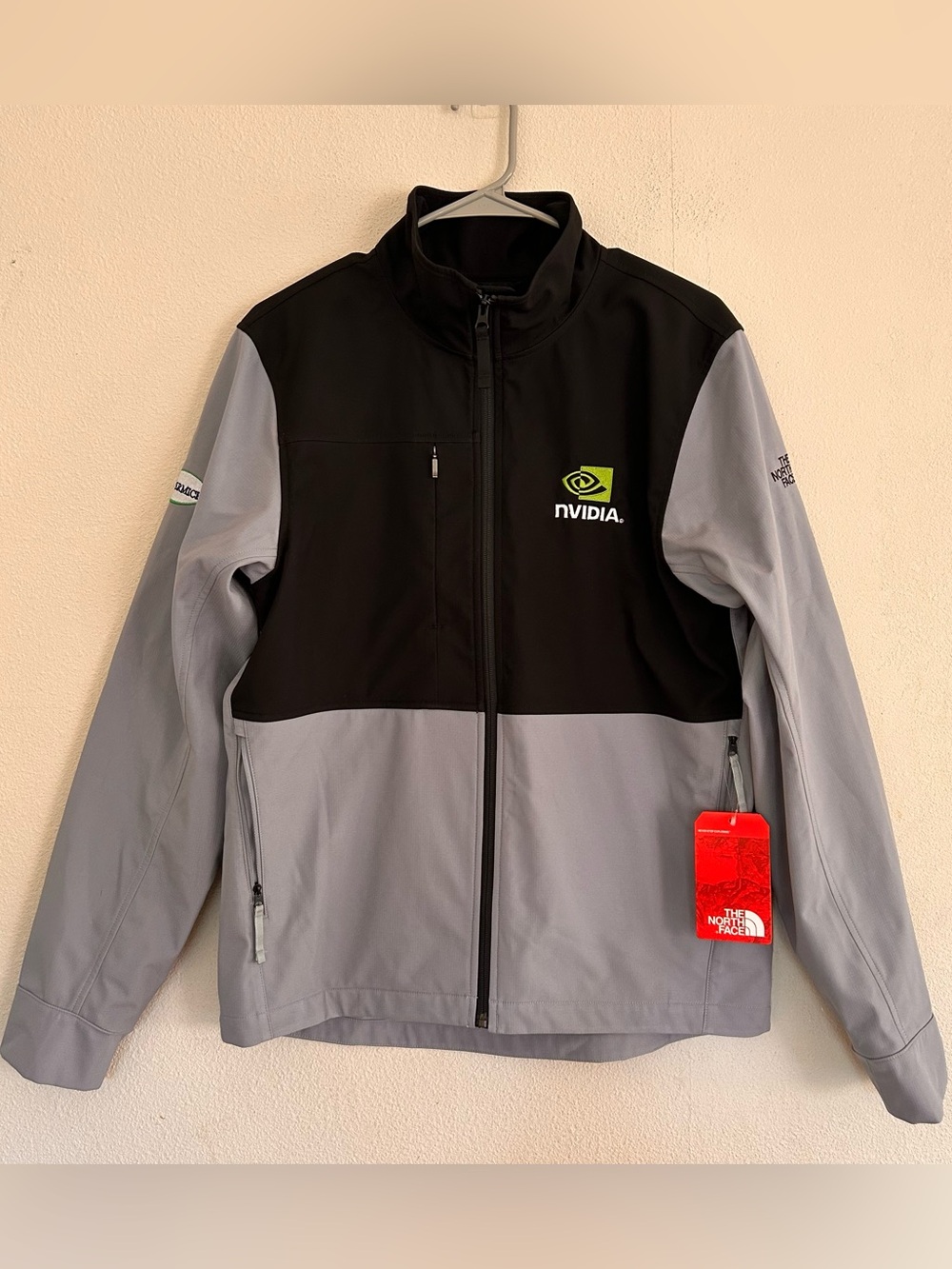 North Face Mens Castle Rock Jacket Gray Black Logo Embroidered Medium